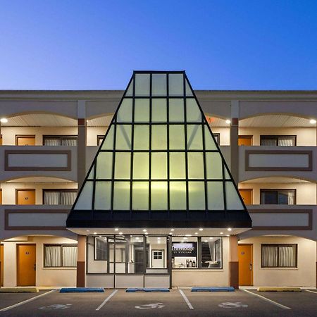 Travelodge By Wyndham Manhasset Exterior foto