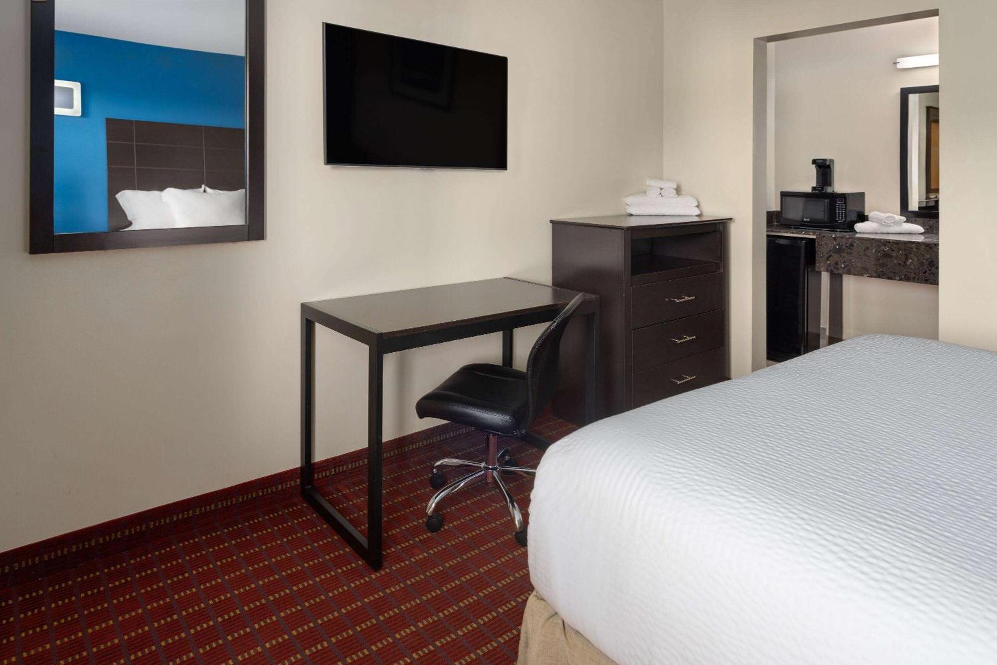 Travelodge By Wyndham Manhasset Exterior foto